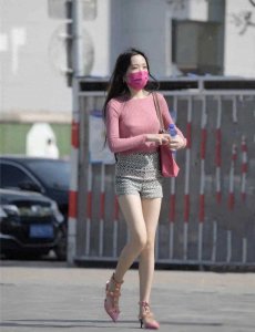 ​哪些款式的短裤和裙子最适合搭配，显腿长？