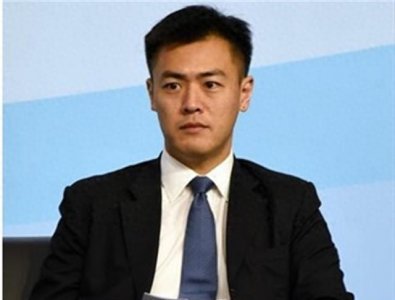 ​刘銮雄长子刘鸣炜：不穿名牌不爱女星，将21亿股票让给后妈甘比