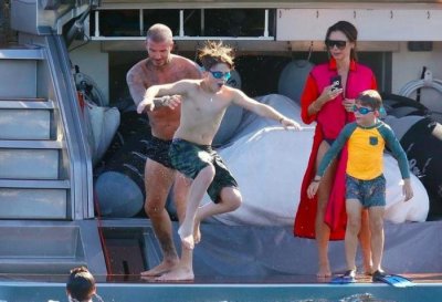 ​贝克汉姆老婆（贝克汉姆带全家出游）