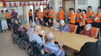 ​敬老爱老：青岛三利集团关爱老人在行动