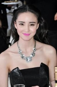 ​刘雨欣：演艺之路上的璀璨明珠