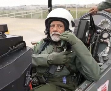 ​印度40年坠毁上千架战机，莫迪竟然亲自试乘国产光辉战机？