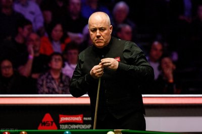 ​斯诺克英国公开赛与北爱资格赛同日进行，今晚希金斯与塞尔比争冠