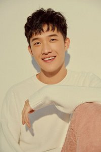 ​龚锐中国内地男演员阳光大男孩 毕业于重庆大学美视电影学院