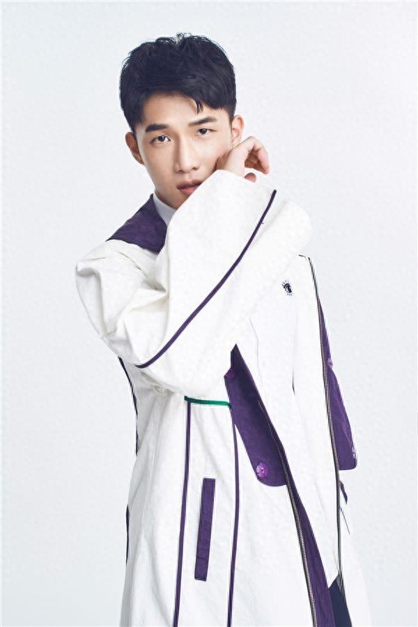 龚锐中国内地男演员阳光大男孩 毕业于重庆大学美视电影学院